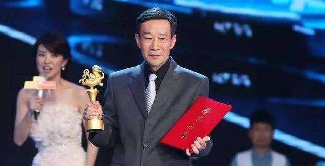 李雪健的老婆于海丹也是一名演员,年轻的时候也是一位
