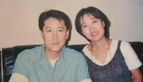 蔡国庆:22次登上舞台,两段感情后娶圈外妻子,如今