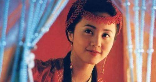 中的扮演李沅芷,古灵精怪丝毫不输当年贾倩雯扮演的赵敏;毕业后,孙莉