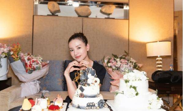 原创潘粤明董洁分手8年后董洁还是董洁可如今的潘粤明却让她高攀不起