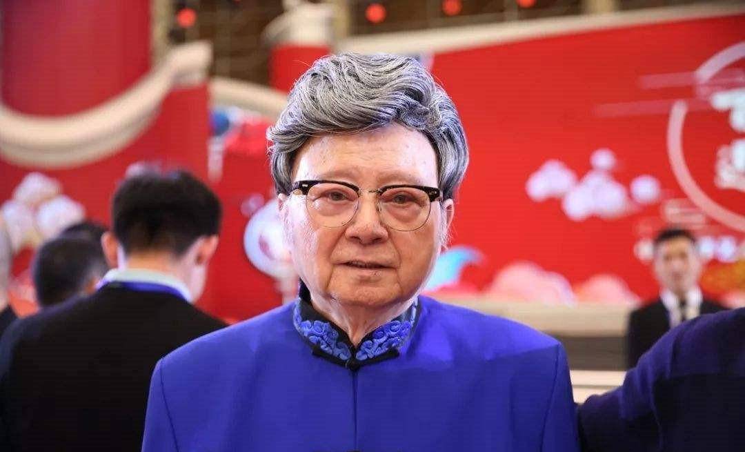 歌唱家胡松华:和初恋妻子携手60年,晚年为做音乐卖掉四合院_张曼茹