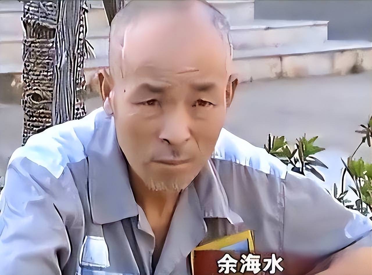 2013年,77岁老人进监狱,警官点名发现不对劲,一查竟是三假犯_危长良