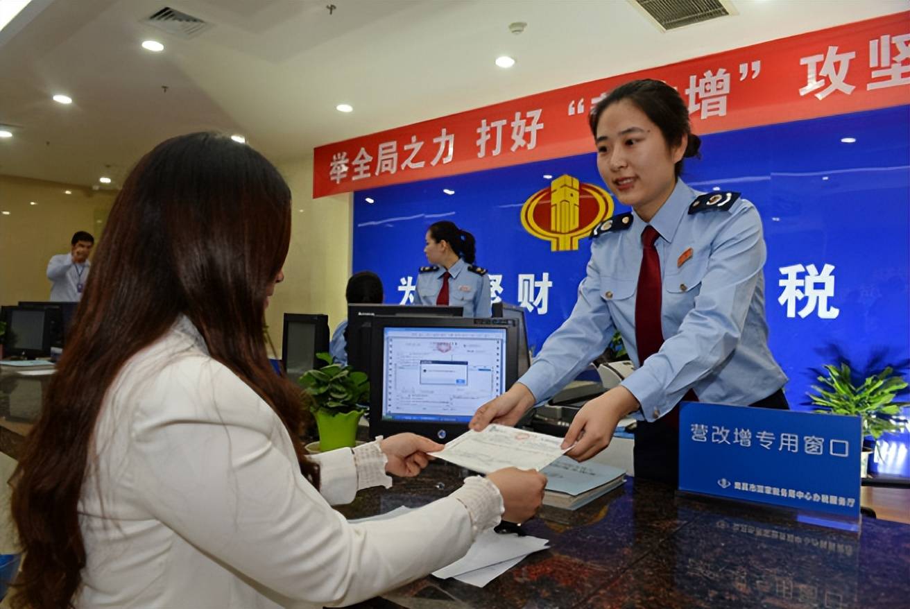 国税局直属单位组织招聘年薪达到10万以上编制岗位本科起报