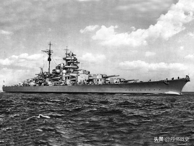 俾斯麦号战列舰率先于俾斯麦交火的是重巡洋舰萨福克和诺福克号,这两