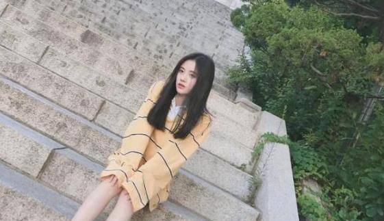 原创鞠婧祎的腿为何又细又直看她的坐姿就明白网友难怪粉丝喜欢