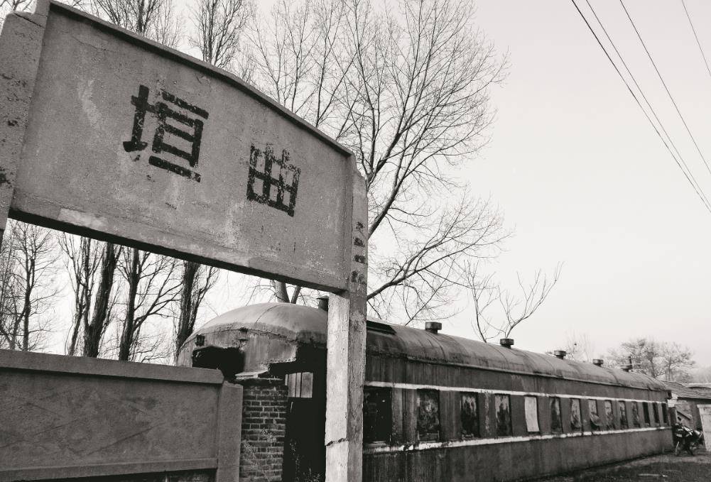 山西省垣曲县火车站那几条早已废弃的铁路,还有那永远无法开走的车厢