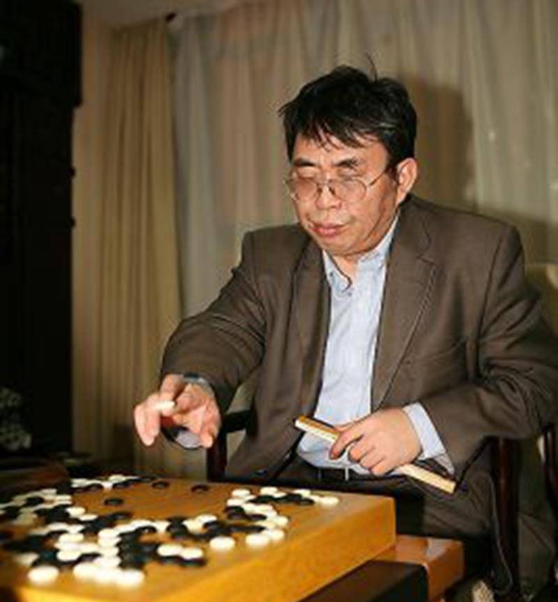 1984年10月3日,中日擂台赛在东京打响,聂卫平战胜日方小林光一,藤泽秀