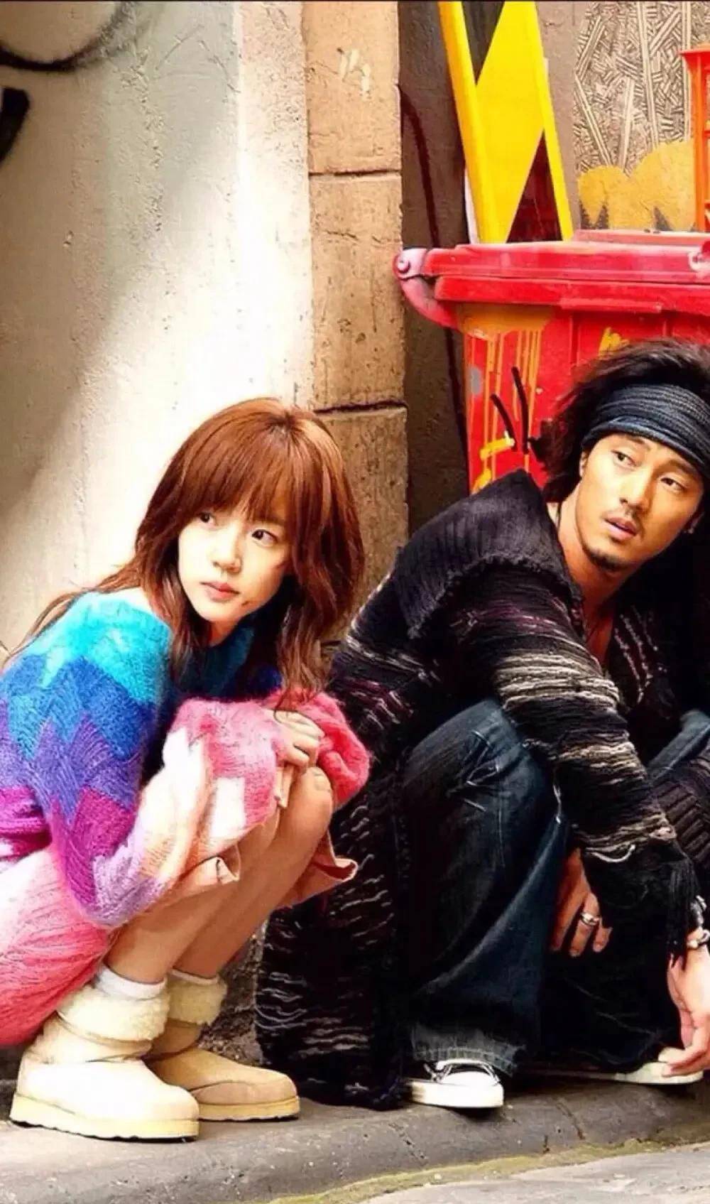 照苏志燮韩国欧巴级人物,代表作《对不起,我爱你》、《主君的太阳》。金允珍韩国演技派人物,代表作《密爱