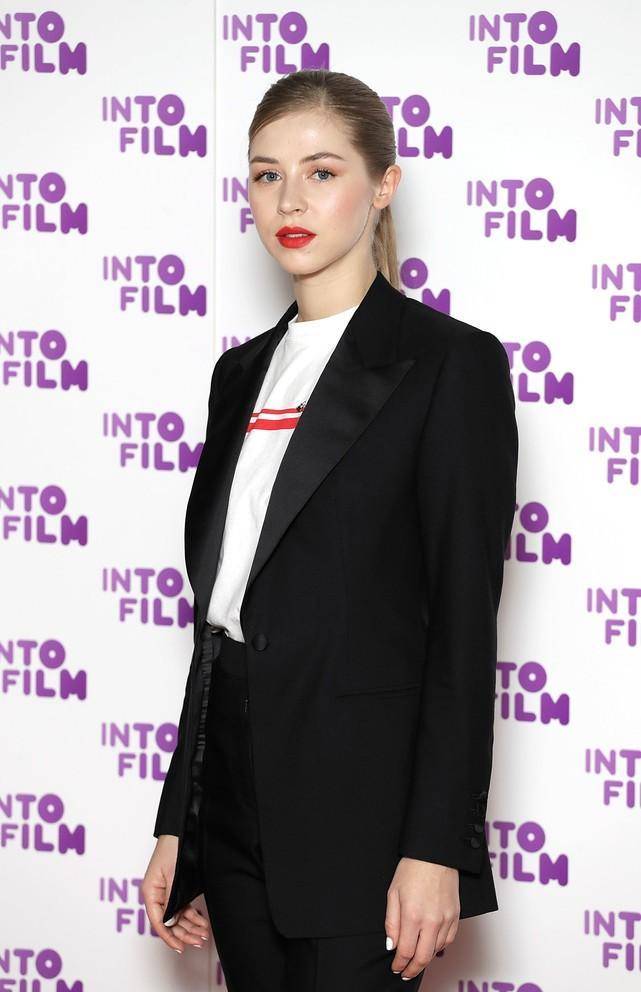 �������е����С��ǣ������ĵ���Ů����֤���ǽ����ܻ� ...