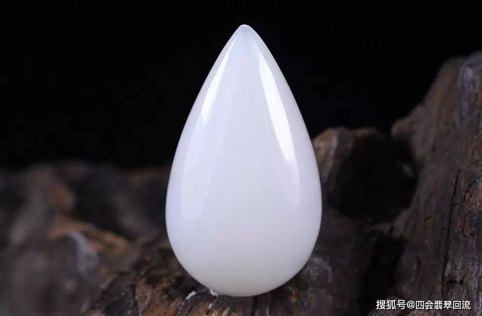 揭秘和田玉颜色贵贱之谜：从羊脂白到墨玉，一文概览