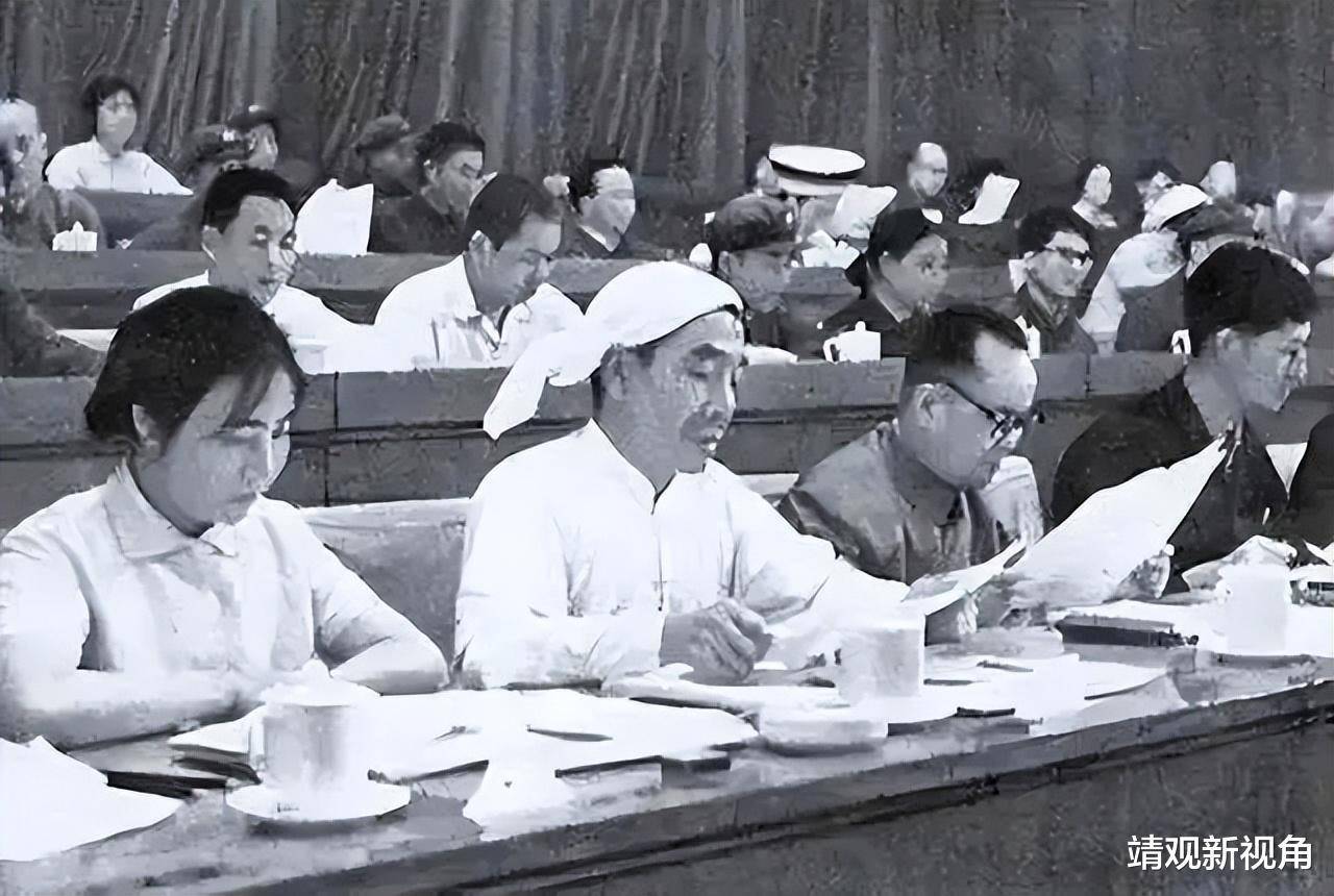 CQ9电子 CQ9传奇电子从纺织工人到中央委员她曾任天津市委书记1977年被撤职(图4)