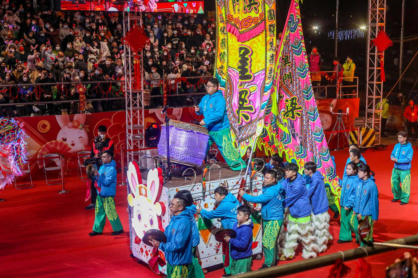 新春在澳门，看烟花看花车逛老街感触感染浓重春节气氛