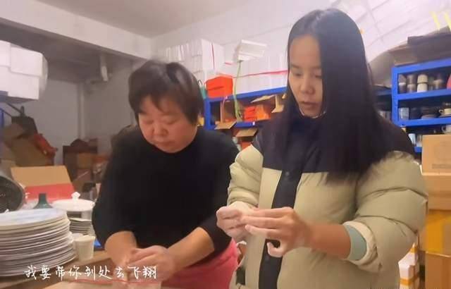 熊磊给妈妈讲故事，谈到了户口。网友：与二八案件有关吗？