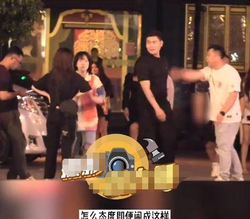 袁冰妍女助理弄丢宠物猪，找到后与路人发作抵触，街上争吵引围不雅