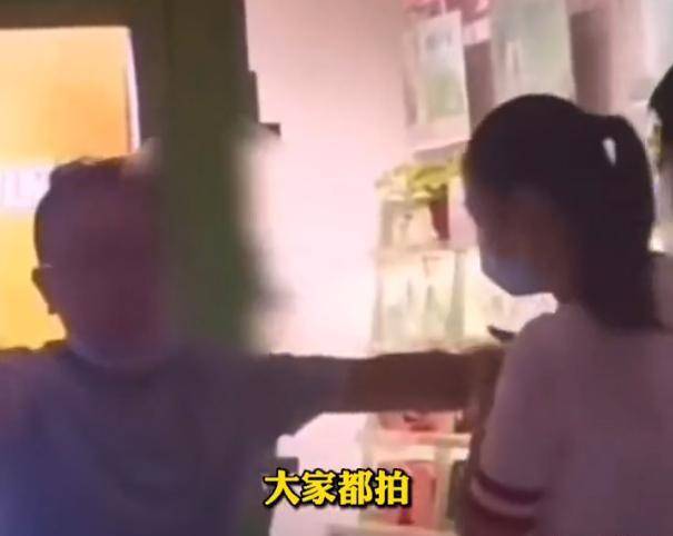 湖北女子七夕恋人节陪汉子逛街，须眉当场脱手，网友：不安于室