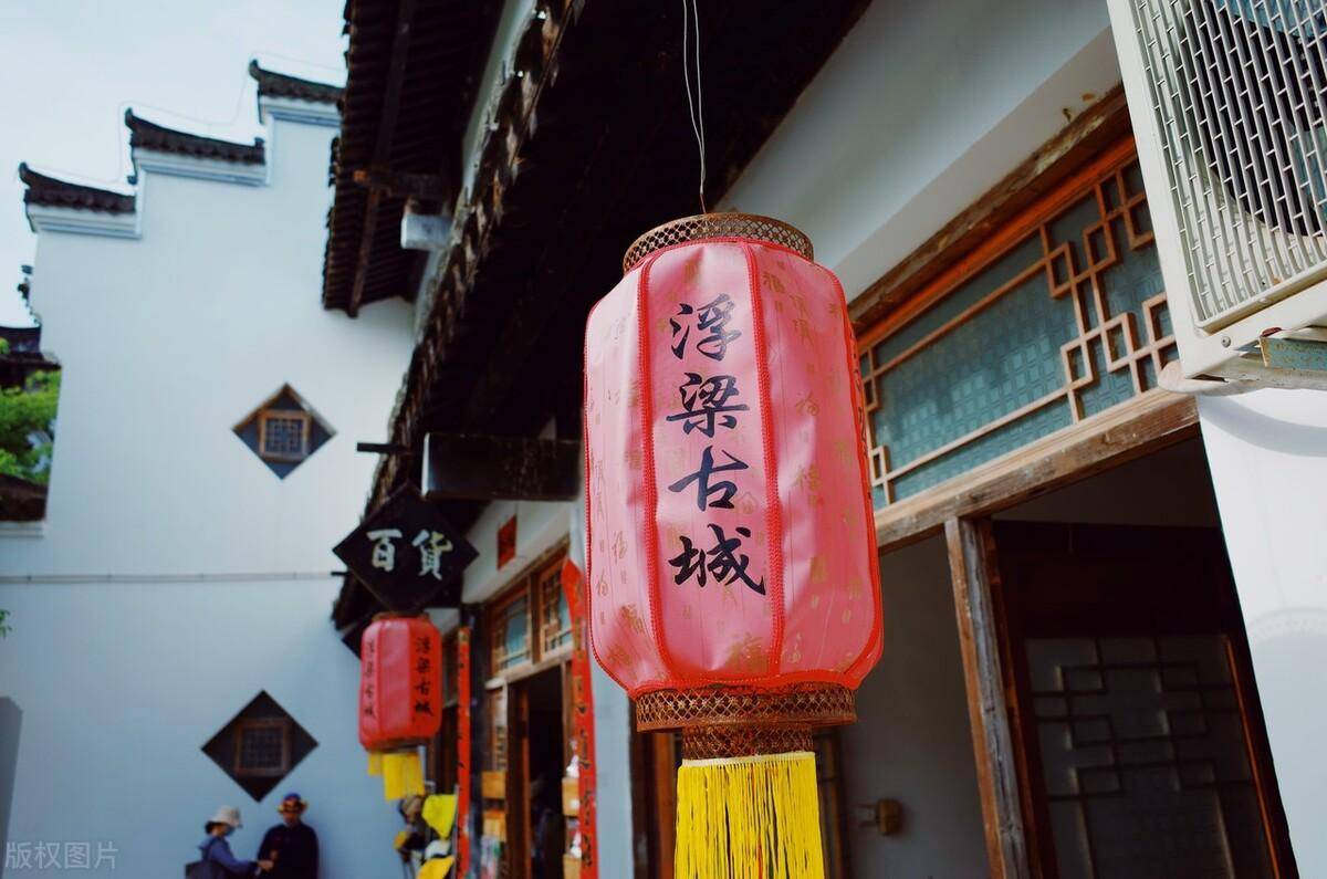 ������һ��������У���������ǧ����򣬱Ⱦ����徻������ ...