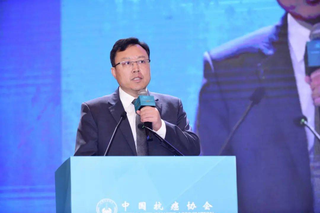 海南省人民政府张华伟副秘书长致辞中国抗癌协会王瑛副理事长主持海南省