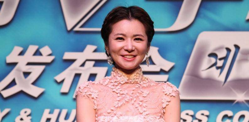 原创人鱼小姐张瑞希，年过半百至今单身，当年的女神脸“崩”的很厉害