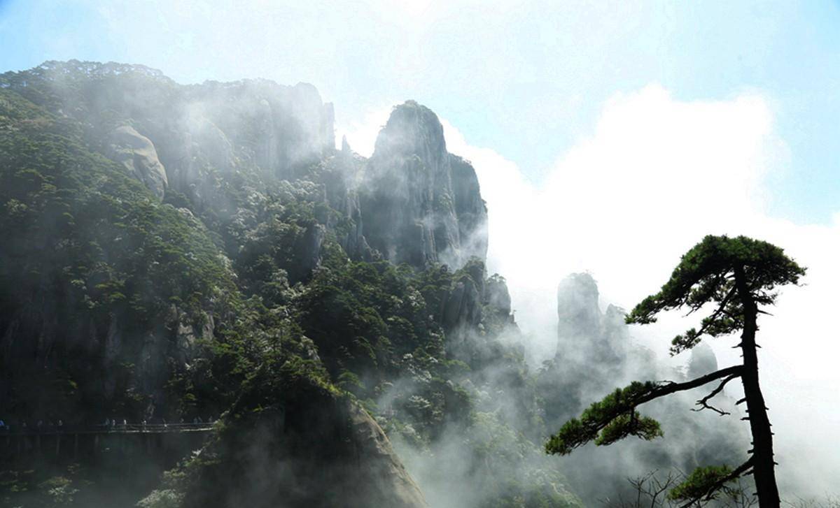 三清山：奇峰怪石、古树名花、流泉飞瀑、云海雾涛