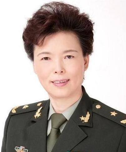 中国体育界的第一位女将军，曾是前女排国手，还被授予少将军衔