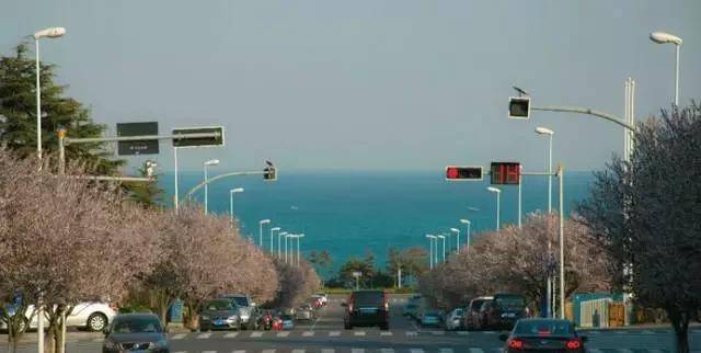 易烊千玺新片子《小红花》取景地就在那海滨老城，有空去生活几日