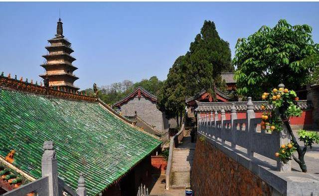 《少林寺》片子取景地竟不是嵩山，而是那个古寺，僧人对峙免门票