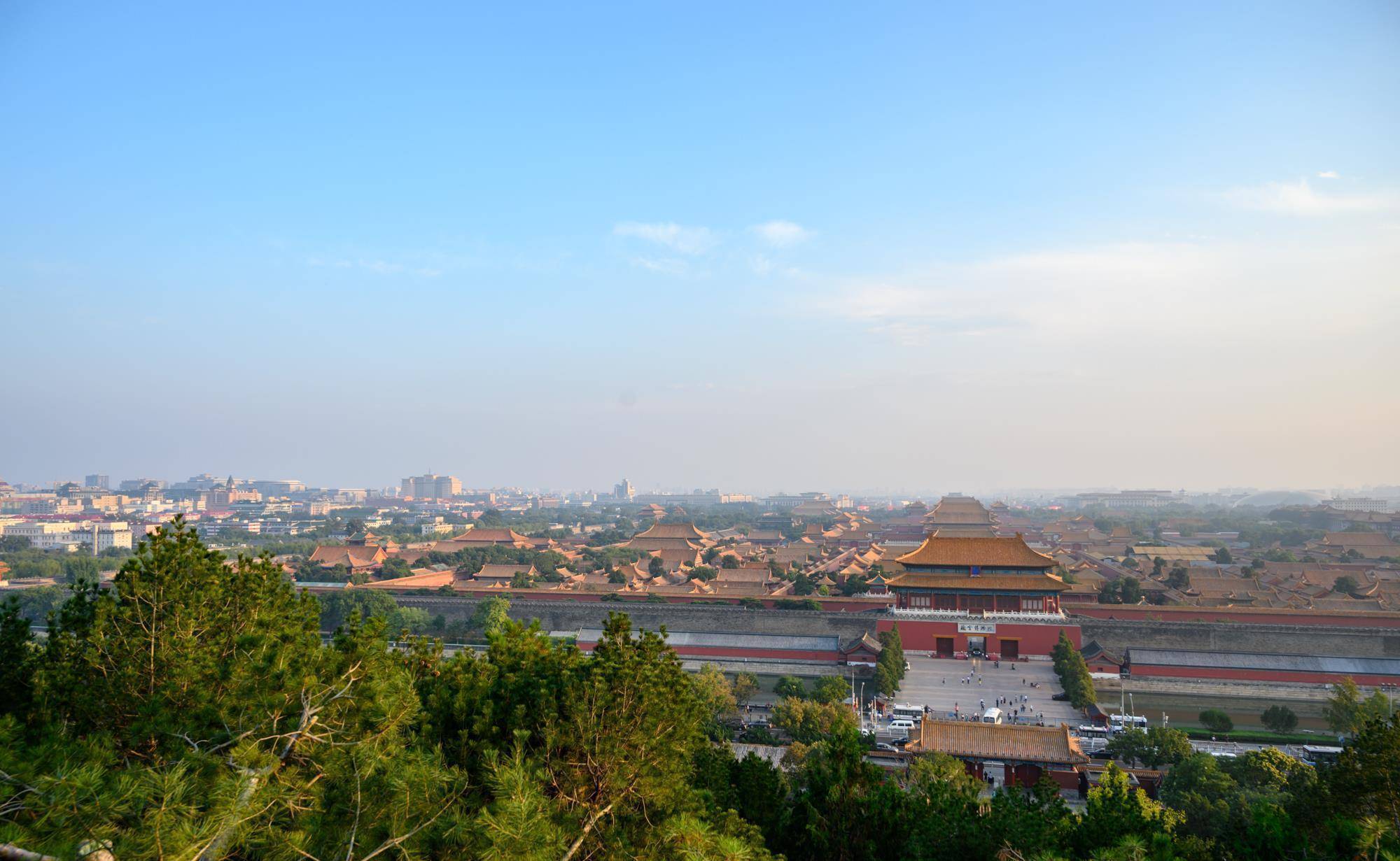 北京更便宜的旅游景点，却是俯瞰故宫的独一佳处，门票只收2块钱