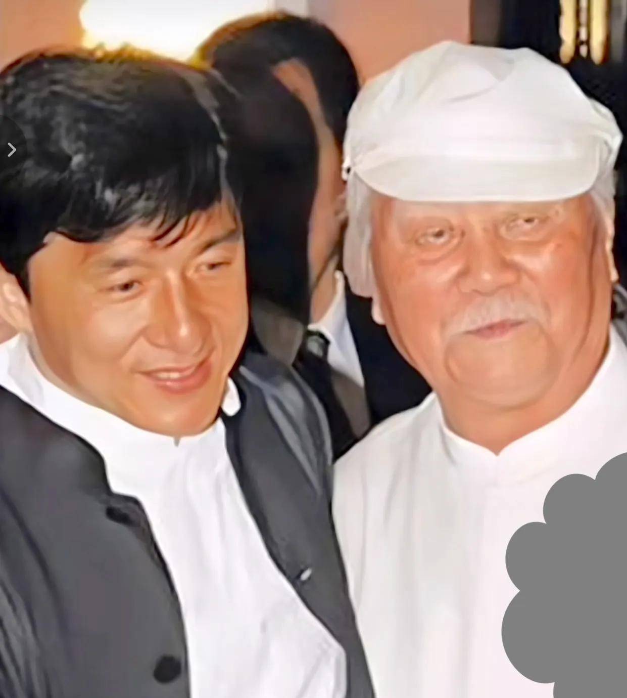 成龙父亲病重时告诉他的一个不为人知的秘密