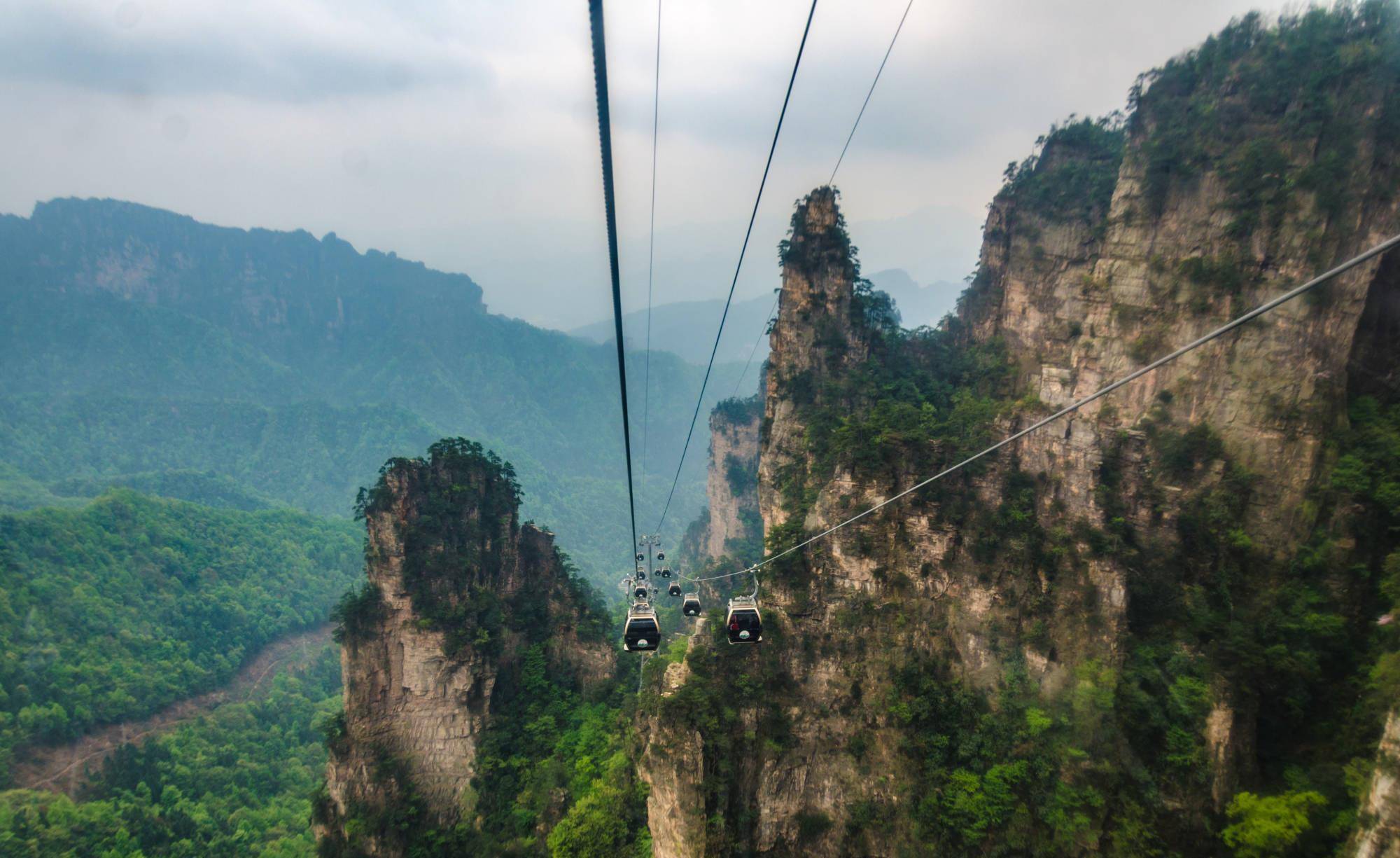 湖南最出名的旅游景区，中国首个国度丛林公园，美若仙境值得一去