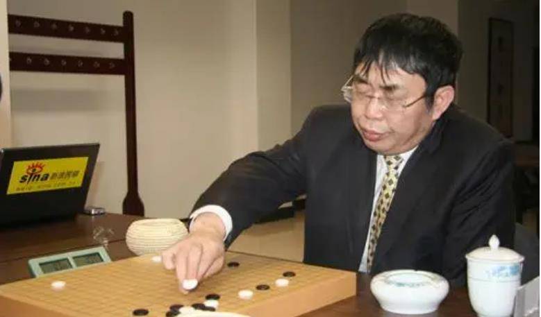 患病前的棋圣聂卫平：一天3包烟，喝白酒加冰块，因委靡得嗜睡症