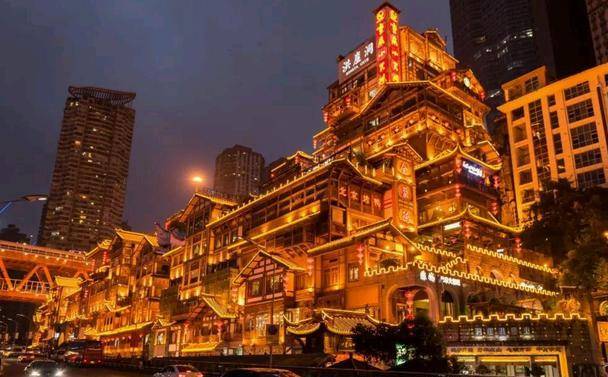 若是爱吃，保举西安、重庆、银川，若是想找点小情调，保举天津