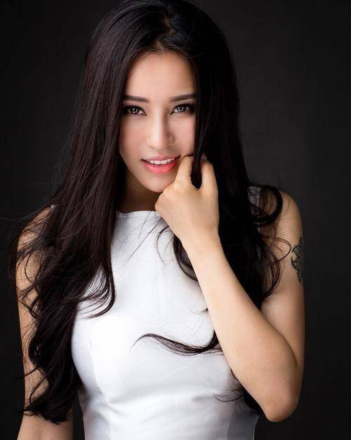 瑜伽女神母米乐M6 M6米乐其弥雅身体柔软又性感长相妩媚动人让人赞叹不绝(图11)