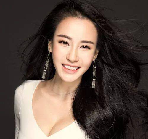 瑜伽女神母米乐M6 M6米乐其弥雅身体柔软又性感长相妩媚动人让人赞叹不绝(图2)