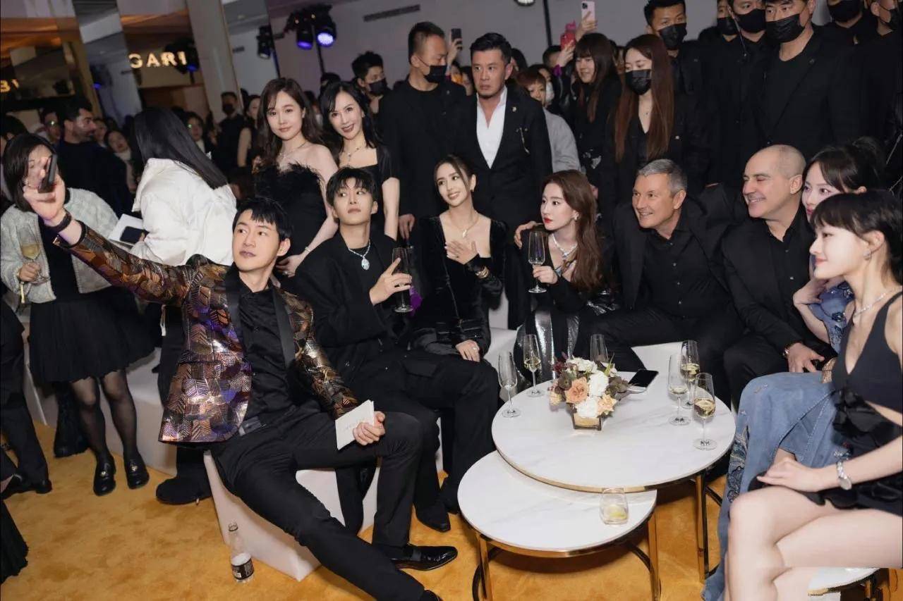 �����������ˣ���������̨������ӵ����΢��֮ҹ��Фս ...