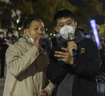 上海海事大学举行学生公寓阳台音乐会，用音乐凝聚战疫力量