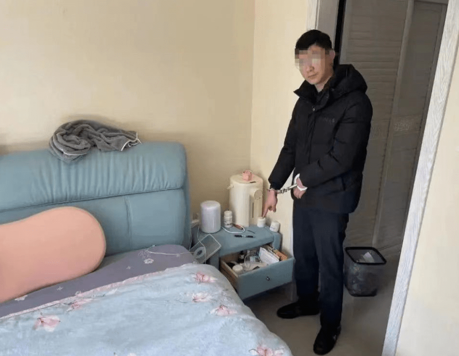 ɽ���ൺ��ѦŮʿ�ڼ��������鱦����ʱ�����Լ�������ʿ ...