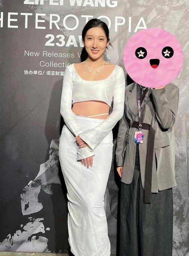 品牌方承认邀请都美竹参与时拆周 都美竹晒图怒斥