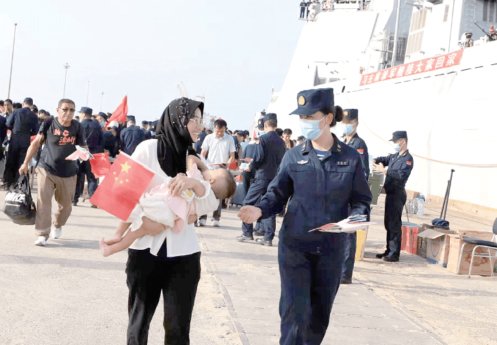 中国海军火速赴苏丹撤侨，网友感叹：这就是现实版《万里归途》！