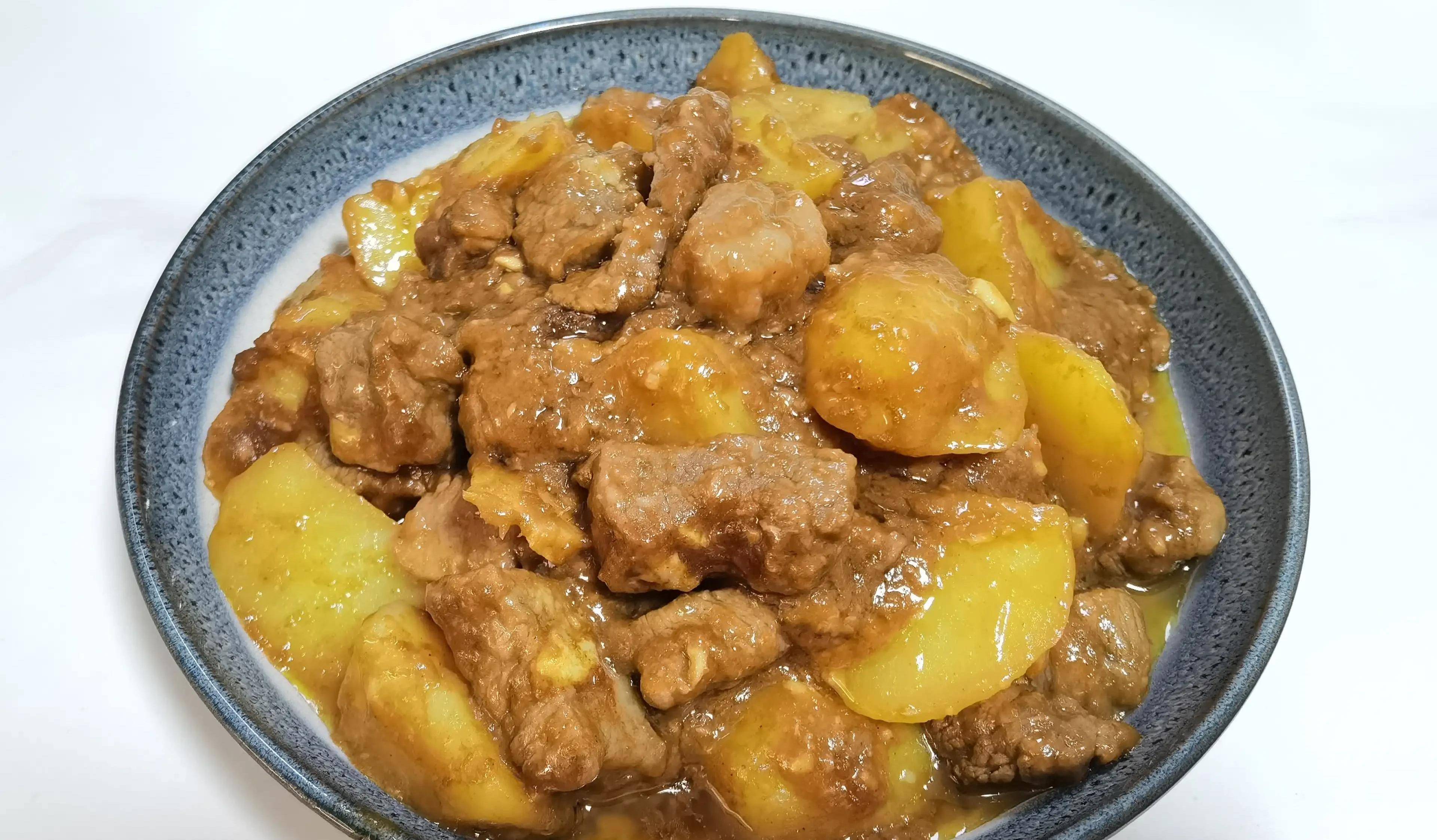 海底椰鳄鱼肉煲龙骨，补血壮骨，润肺行咳