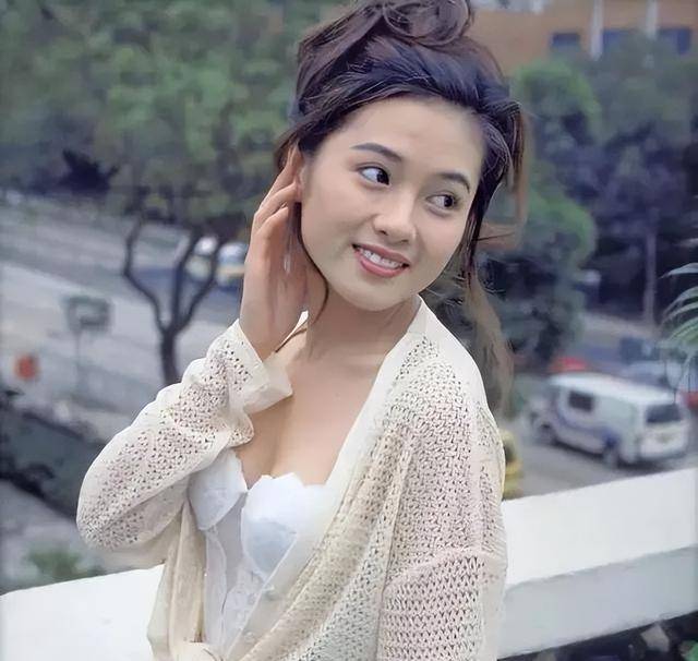 做出了一个决定，在那一年里面她拍摄了一部名叫《蜜桃成熟时》的作品。