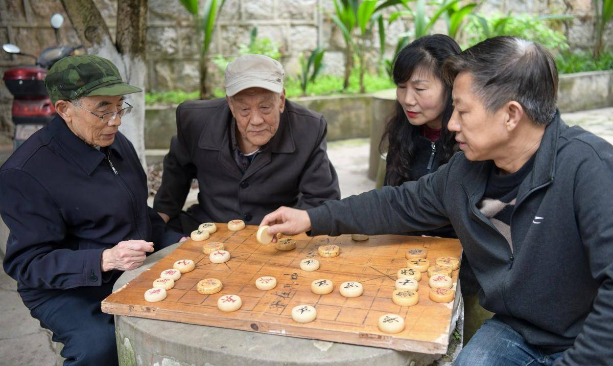 中老年半岛体育人娱乐休闲活动：提供身心放松的乐趣(图3)