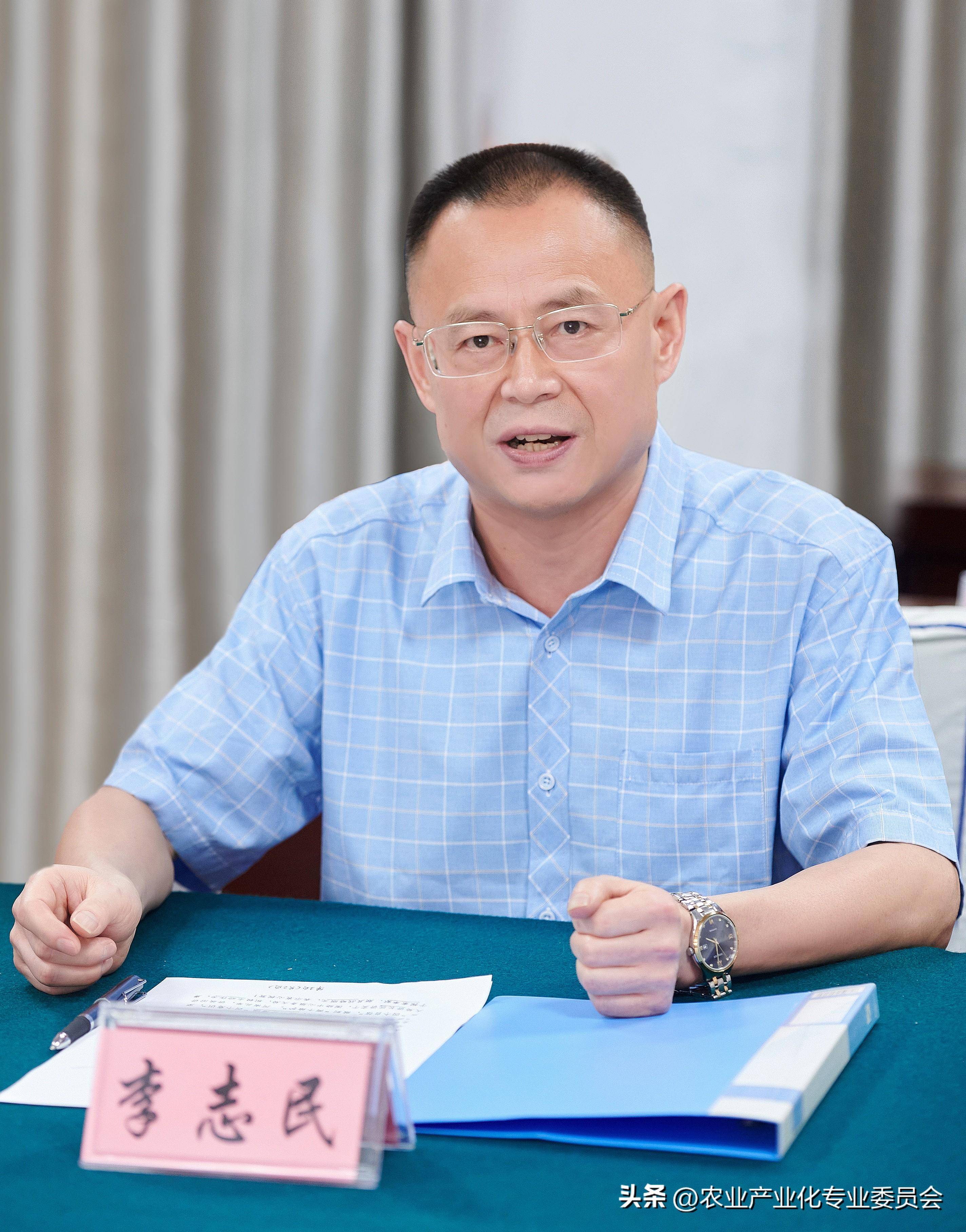 中国联合商报总编辑李志民到会祝贺并讲话中国联合商报总编辑李志民表示