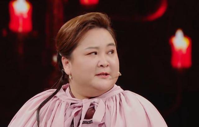 如果有看过《王牌对王牌》前几季的小伙伴就会知道贾玲和关晓彤的感情很