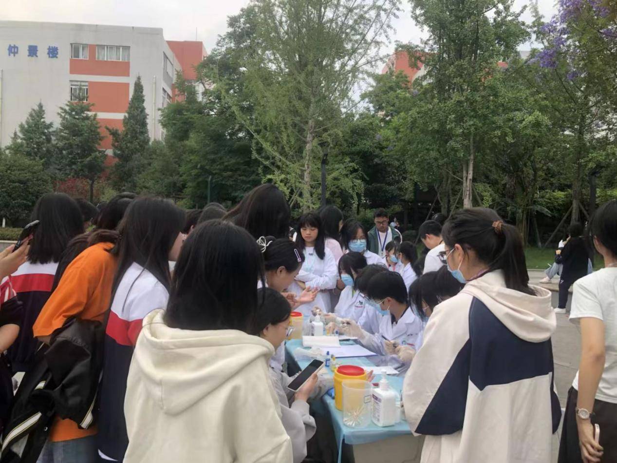 “技能：让生活更美妙”成都铁路卫生学校医技专业教学部职业教育宣传活动