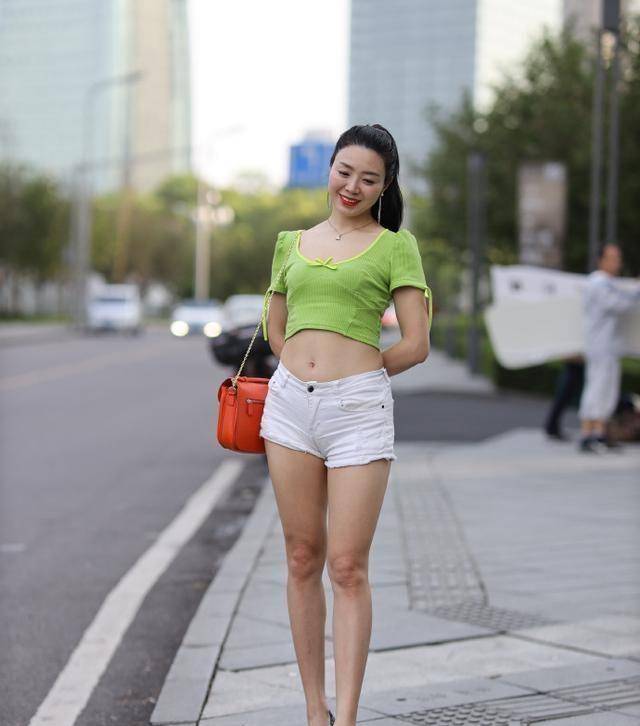 瑜伽裤的装扮时髦又高级出街凹造型必备摩登范十足米乐M6 M6米乐(图2)