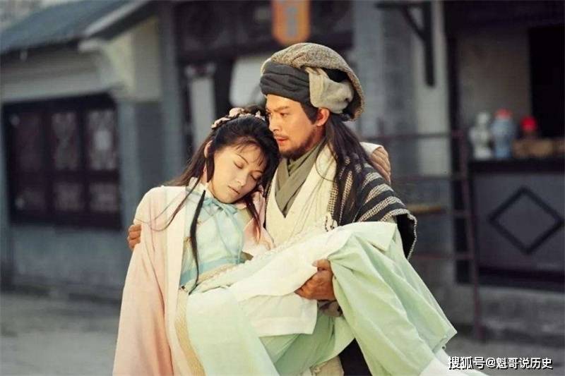 天龙八部中,大英雄乔峰为什么爱上阿朱?说出来你别质疑 天龙八部中,大英雄乔峰为什么爱上阿朱?说出来你别质疑