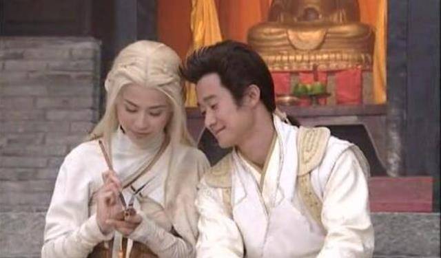 《倩女幽魂》中的诸葛流云为了黑发红叶,放弃了白发红叶,后悔吗 《倩女幽魂》中的诸葛流云为了黑发红叶,放弃了白发红叶,后悔吗