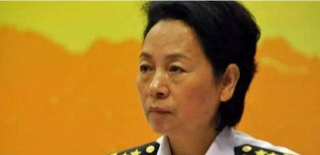 徐莉莉：全军第二位女中将，10年从大校升少将！