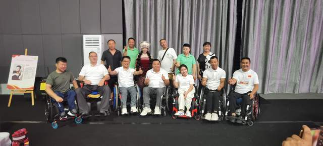 爱心人士羽茜子受邀参加第十四次全国“肢残人活动日”公益演出