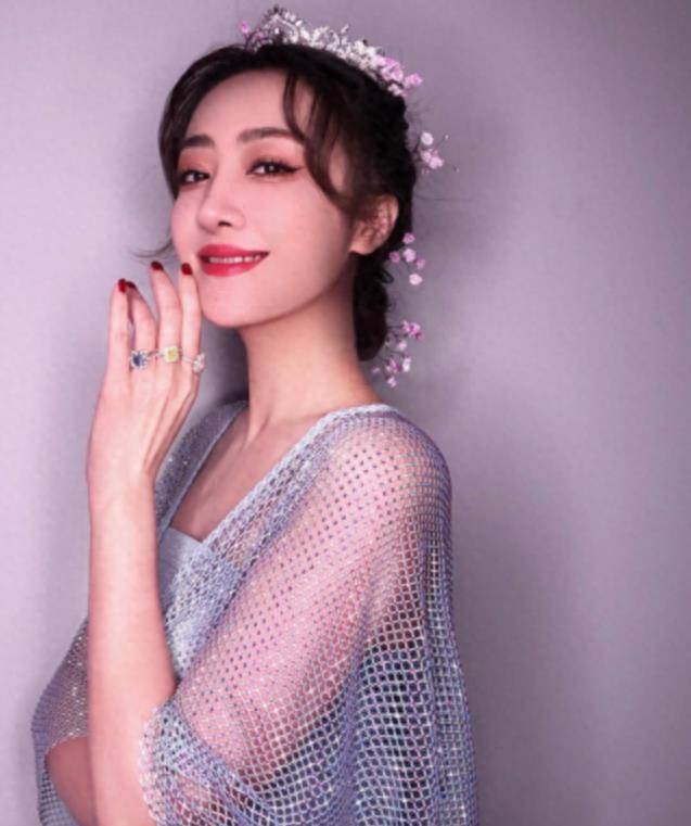 原创浙江卫视美女主持，名副其实的高学历才女，低调结婚生子，很幸福